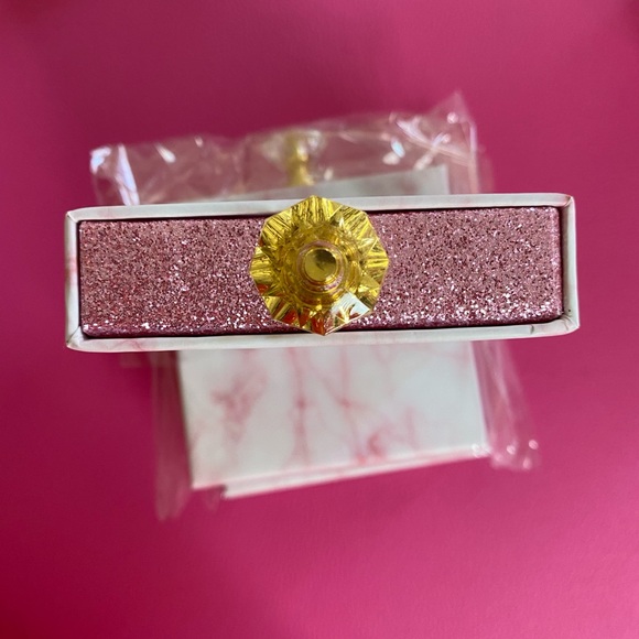 Eyelash extensions - Picture 11 of 12